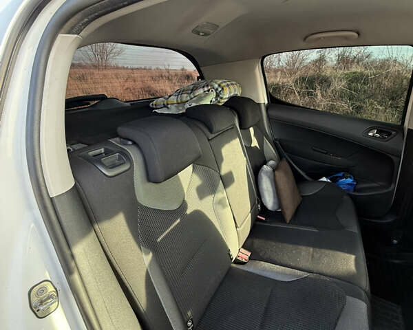 Белый Пежо 3008, объемом двигателя 1.6 л и пробегом 193 тыс. км за 6700 $, фото 31 на Automoto.ua