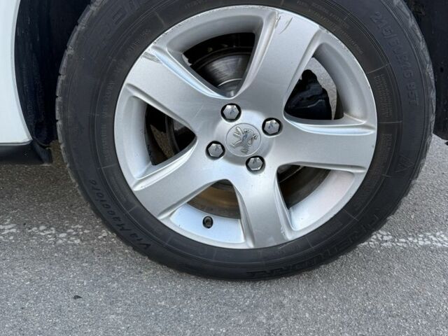 Белый Пежо 3008, объемом двигателя 1.6 л и пробегом 198 тыс. км за 9000 $, фото 15 на Automoto.ua