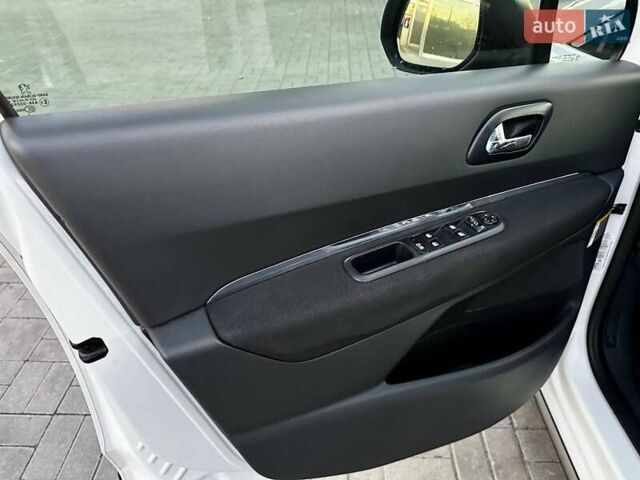 Белый Пежо 3008, объемом двигателя 1.56 л и пробегом 188 тыс. км за 8333 $, фото 14 на Automoto.ua