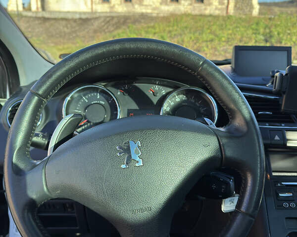 Белый Пежо 3008, объемом двигателя 1.56 л и пробегом 253 тыс. км за 8100 $, фото 15 на Automoto.ua