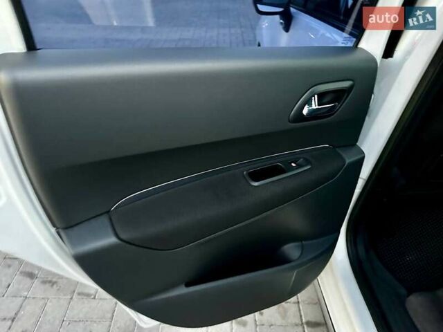 Белый Пежо 3008, объемом двигателя 1.56 л и пробегом 188 тыс. км за 8333 $, фото 17 на Automoto.ua