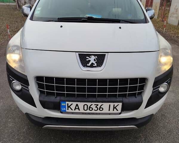 Белый Пежо 3008, объемом двигателя 1.6 л и пробегом 237 тыс. км за 8900 $, фото 2 на Automoto.ua