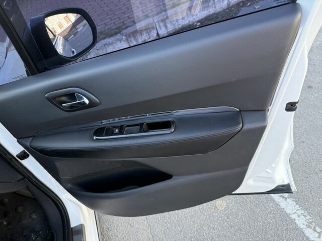 Белый Пежо 3008, объемом двигателя 1.6 л и пробегом 198 тыс. км за 9000 $, фото 10 на Automoto.ua