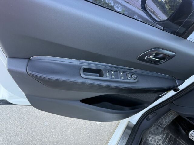 Белый Пежо 3008, объемом двигателя 1.6 л и пробегом 198 тыс. км за 9000 $, фото 9 на Automoto.ua