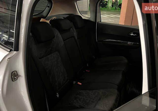 Пежо 3008 2011 в Киеве на Automoto.ua Белый Пежо 3008, объемом двигателя 1.56 л и пробегом 256 тыс. км за 8300 $, фото 13 на Automoto.ua