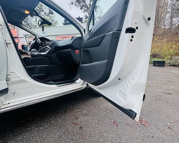 Белый Пежо 3008, объемом двигателя 1.6 л и пробегом 170 тыс. км за 6500 $, фото 7 на Automoto.ua