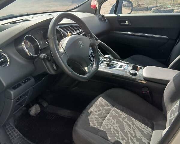 Белый Пежо 3008, объемом двигателя 2 л и пробегом 281 тыс. км за 10200 $, фото 12 на Automoto.ua