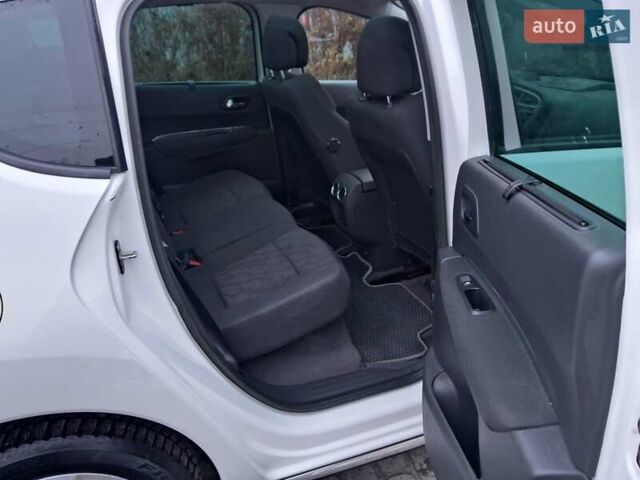 Білий Пежо 3008, об'ємом двигуна 1.6 л та пробігом 262 тис. км за 8299 $, фото 18 на Automoto.ua