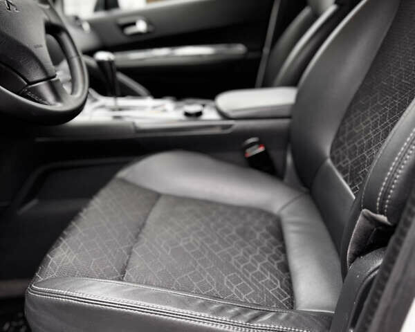 Белый Пежо 3008, объемом двигателя 1.6 л и пробегом 296 тыс. км за 7600 $, фото 37 на Automoto.ua