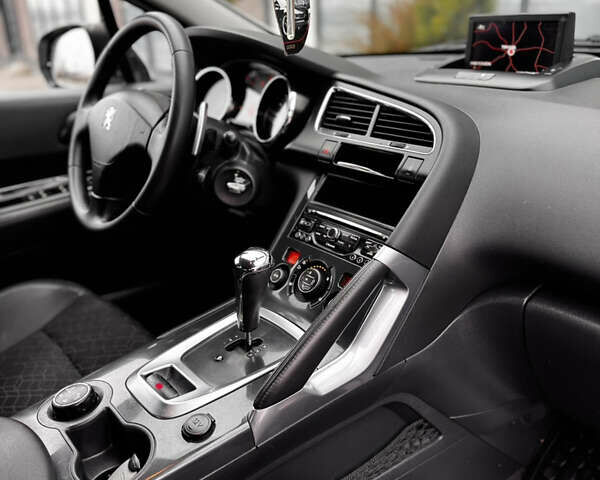 Белый Пежо 3008, объемом двигателя 1.6 л и пробегом 296 тыс. км за 7600 $, фото 39 на Automoto.ua