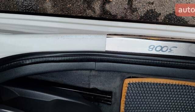 Белый Пежо 3008, объемом двигателя 1.6 л и пробегом 226 тыс. км за 8999 $, фото 59 на Automoto.ua