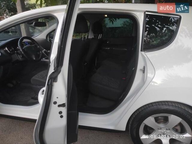 Белый Пежо 3008, объемом двигателя 1.56 л и пробегом 237 тыс. км за 8300 $, фото 18 на Automoto.ua