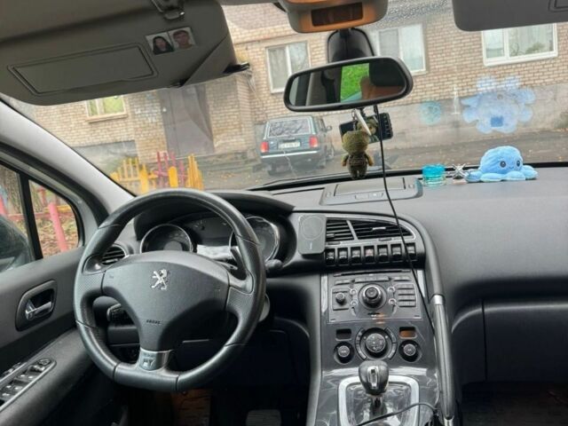 Белый Пежо 3008, объемом двигателя 2 л и пробегом 300 тыс. км за 9400 $, фото 4 на Automoto.ua