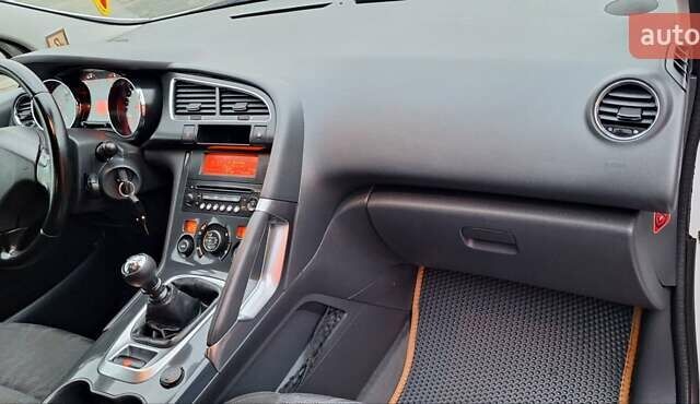 Белый Пежо 3008, объемом двигателя 1.6 л и пробегом 226 тыс. км за 8999 $, фото 61 на Automoto.ua