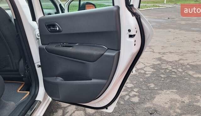 Белый Пежо 3008, объемом двигателя 1.6 л и пробегом 226 тыс. км за 8999 $, фото 76 на Automoto.ua