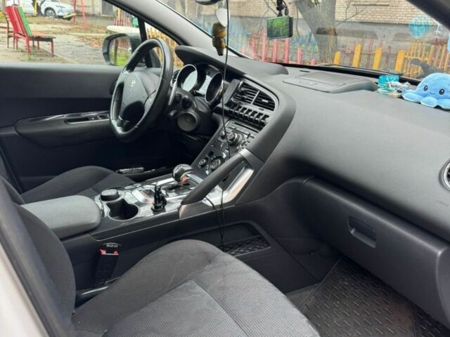 Белый Пежо 3008, объемом двигателя 2 л и пробегом 300 тыс. км за 9400 $, фото 6 на Automoto.ua