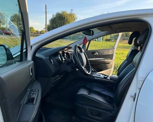 Белый Пежо 3008, объемом двигателя 2 л и пробегом 250 тыс. км за 9000 $, фото 12 на Automoto.ua