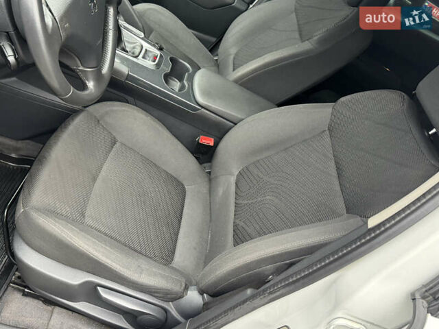 Білий Пежо 3008, об'ємом двигуна 1.6 л та пробігом 205 тис. км за 6750 $, фото 15 на Automoto.ua