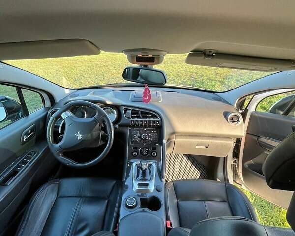 Белый Пежо 3008, объемом двигателя 2 л и пробегом 250 тыс. км за 9000 $, фото 2 на Automoto.ua