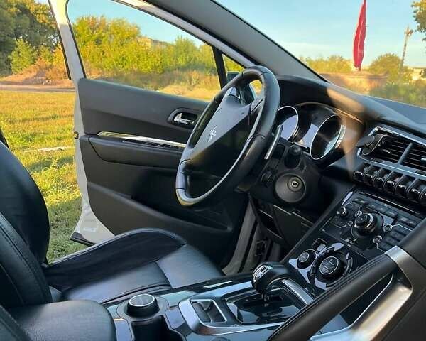 Белый Пежо 3008, объемом двигателя 2 л и пробегом 250 тыс. км за 9000 $, фото 15 на Automoto.ua