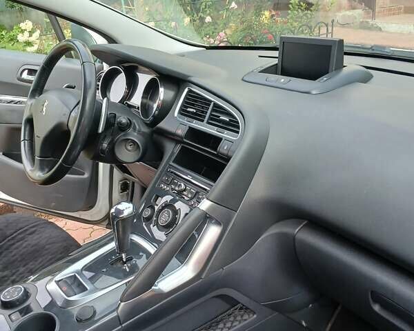 Білий Пежо 3008, об'ємом двигуна 1.56 л та пробігом 256 тис. км за 8300 $, фото 17 на Automoto.ua