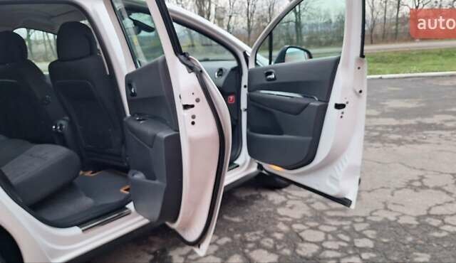 Белый Пежо 3008, объемом двигателя 1.6 л и пробегом 226 тыс. км за 8999 $, фото 77 на Automoto.ua