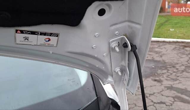 Белый Пежо 3008, объемом двигателя 1.6 л и пробегом 226 тыс. км за 8999 $, фото 32 на Automoto.ua