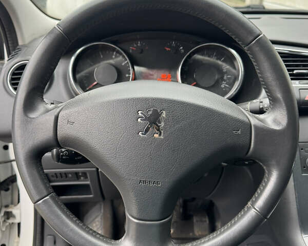 Білий Пежо 3008, об'ємом двигуна 1.6 л та пробігом 205 тис. км за 6750 $, фото 17 на Automoto.ua