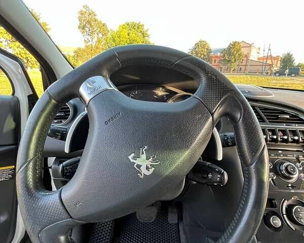 Белый Пежо 3008, объемом двигателя 2 л и пробегом 250 тыс. км за 9000 $, фото 13 на Automoto.ua