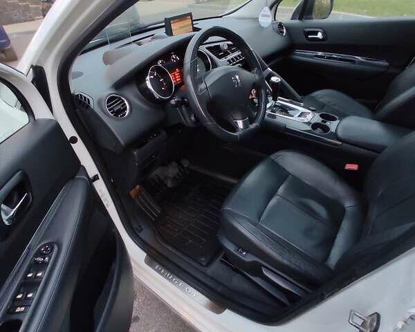 Белый Пежо 3008, объемом двигателя 2 л и пробегом 224 тыс. км за 10300 $, фото 4 на Automoto.ua