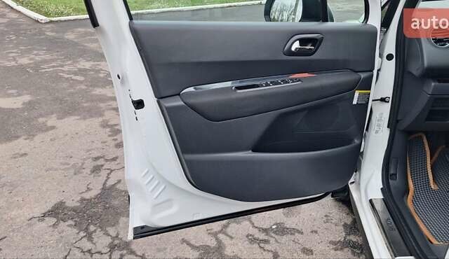 Белый Пежо 3008, объемом двигателя 1.6 л и пробегом 226 тыс. км за 8999 $, фото 48 на Automoto.ua