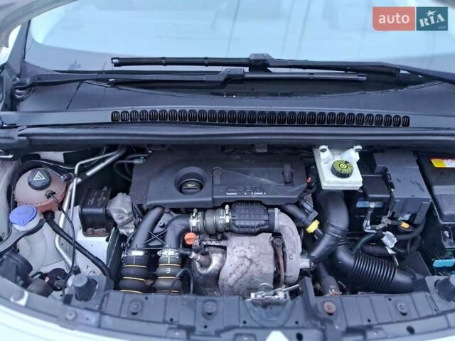 Білий Пежо 3008, об'ємом двигуна 1.6 л та пробігом 262 тис. км за 8299 $, фото 9 на Automoto.ua