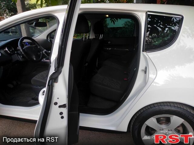 Білий Пежо 3008, об'ємом двигуна 1.6 л та пробігом 237 тис. км за 8300 $, фото 7 на Automoto.ua