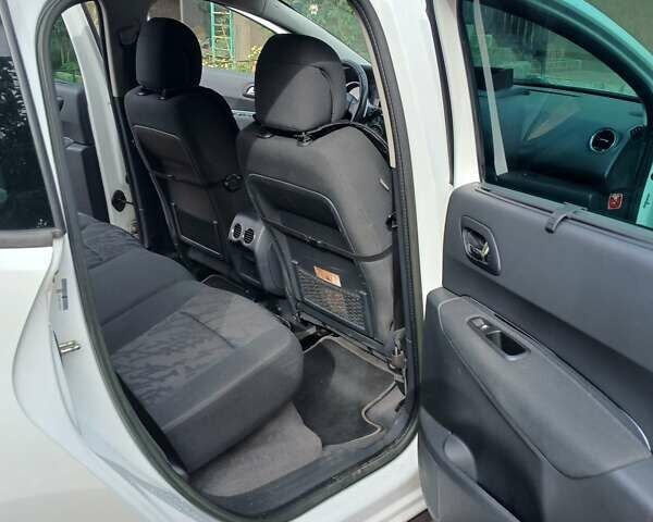 Білий Пежо 3008, об'ємом двигуна 1.56 л та пробігом 256 тис. км за 8300 $, фото 13 на Automoto.ua