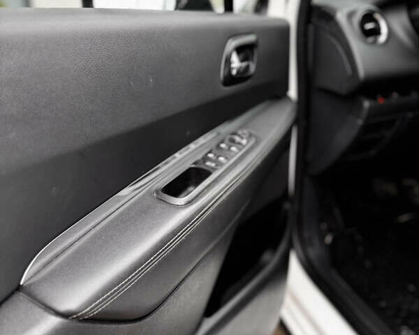 Белый Пежо 3008, объемом двигателя 1.6 л и пробегом 296 тыс. км за 7600 $, фото 38 на Automoto.ua