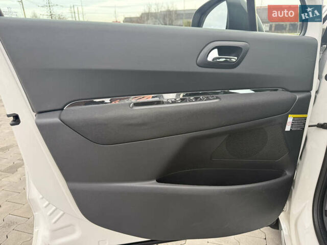 Білий Пежо 3008, об'ємом двигуна 1.6 л та пробігом 158 тис. км за 8350 $, фото 12 на Automoto.ua