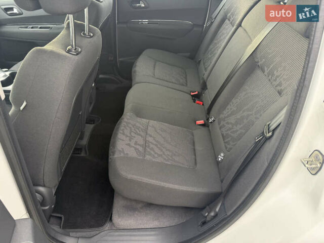 Білий Пежо 3008, об'ємом двигуна 1.6 л та пробігом 158 тис. км за 8350 $, фото 17 на Automoto.ua