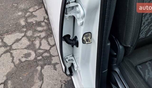 Белый Пежо 3008, объемом двигателя 1.6 л и пробегом 226 тыс. км за 8999 $, фото 73 на Automoto.ua