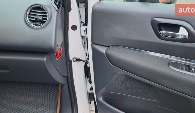 Белый Пежо 3008, объемом двигателя 1.6 л и пробегом 226 тыс. км за 8999 $, фото 71 на Automoto.ua