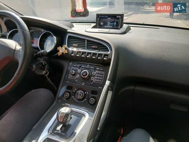 Белый Пежо 3008, объемом двигателя 2 л и пробегом 281 тыс. км за 10200 $, фото 6 на Automoto.ua