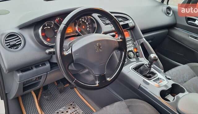 Белый Пежо 3008, объемом двигателя 1.6 л и пробегом 226 тыс. км за 8999 $, фото 46 на Automoto.ua