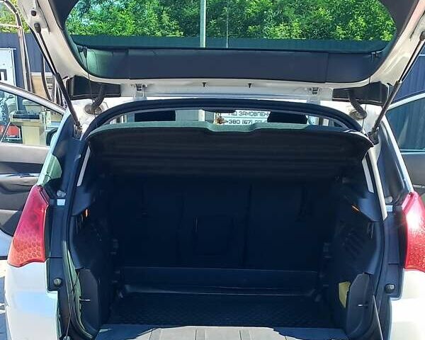 Белый Пежо 3008, объемом двигателя 1.56 л и пробегом 212 тыс. км за 10300 $, фото 6 на Automoto.ua