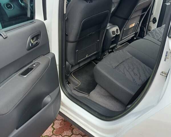 Білий Пежо 3008, об'ємом двигуна 1.56 л та пробігом 256 тис. км за 8300 $, фото 10 на Automoto.ua