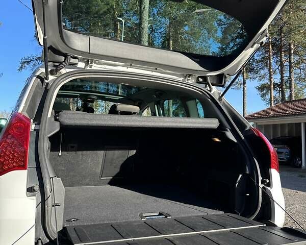 Белый Пежо 3008, объемом двигателя 1.6 л и пробегом 214 тыс. км за 9000 $, фото 1 на Automoto.ua