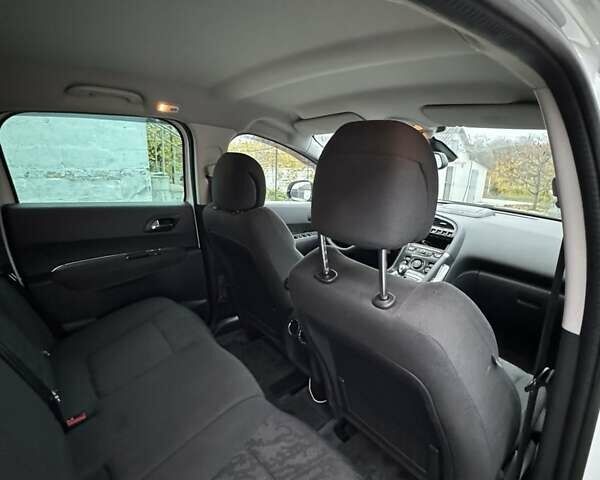 Белый Пежо 3008, объемом двигателя 2 л и пробегом 223 тыс. км за 12700 $, фото 20 на Automoto.ua