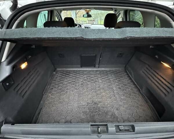 Белый Пежо 3008, объемом двигателя 2 л и пробегом 223 тыс. км за 12700 $, фото 11 на Automoto.ua