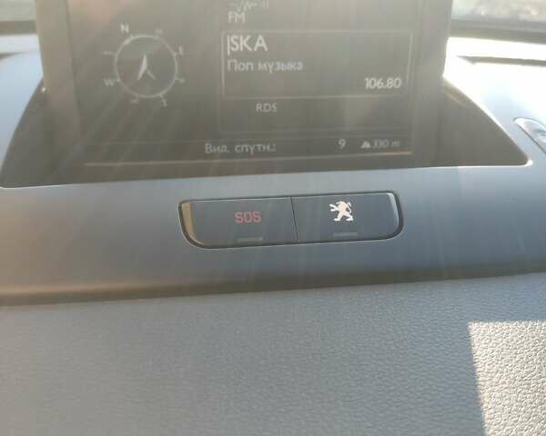 Белый Пежо 3008, объемом двигателя 2 л и пробегом 250 тыс. км за 10500 $, фото 8 на Automoto.ua