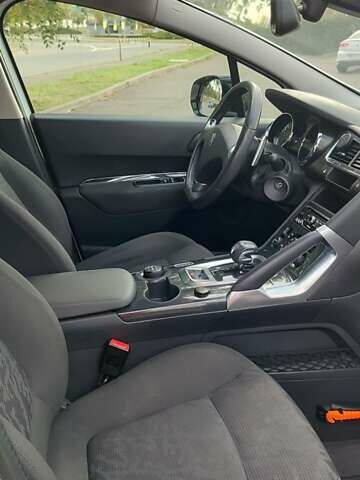 Белый Пежо 3008, объемом двигателя 2 л и пробегом 259 тыс. км за 10900 $, фото 9 на Automoto.ua