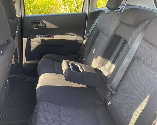 Пежо 3008 2014 в Ровно на Automoto.ua Белый Пежо 3008, объемом двигателя 1.56 л и пробегом 215 тыс. км за 10450 $, фото 9 на Automoto.ua