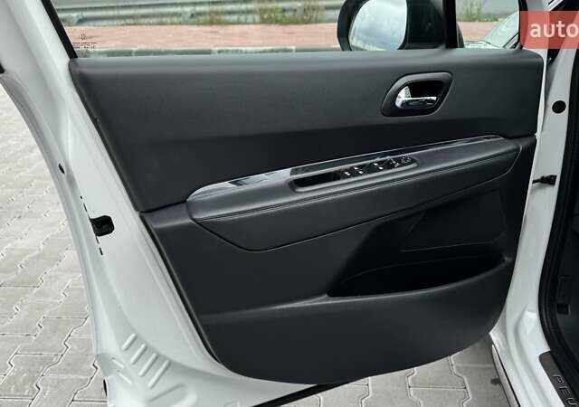 Пежо 3008 2014 в Тернополе на Automoto.ua Белый Пежо 3008, объемом двигателя 2 л и пробегом 131 тыс. км за 14699 $, фото 18 на Automoto.ua